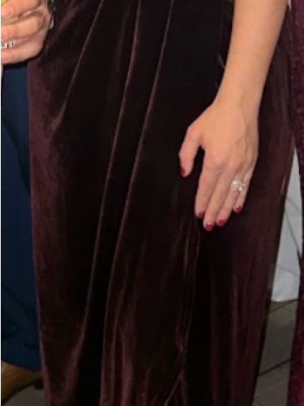 Lulu's One-Shoulder Velvet Midi Dress in Burgundy - Picture 3 of 3